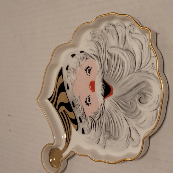 Adorable Santa Treat Tray - Picture 11 of 16